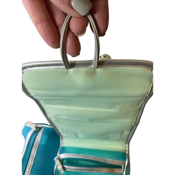 Avon Striped Hanging Travel Accessory With 3 Removable zippered pouches - Picture 5 of 9